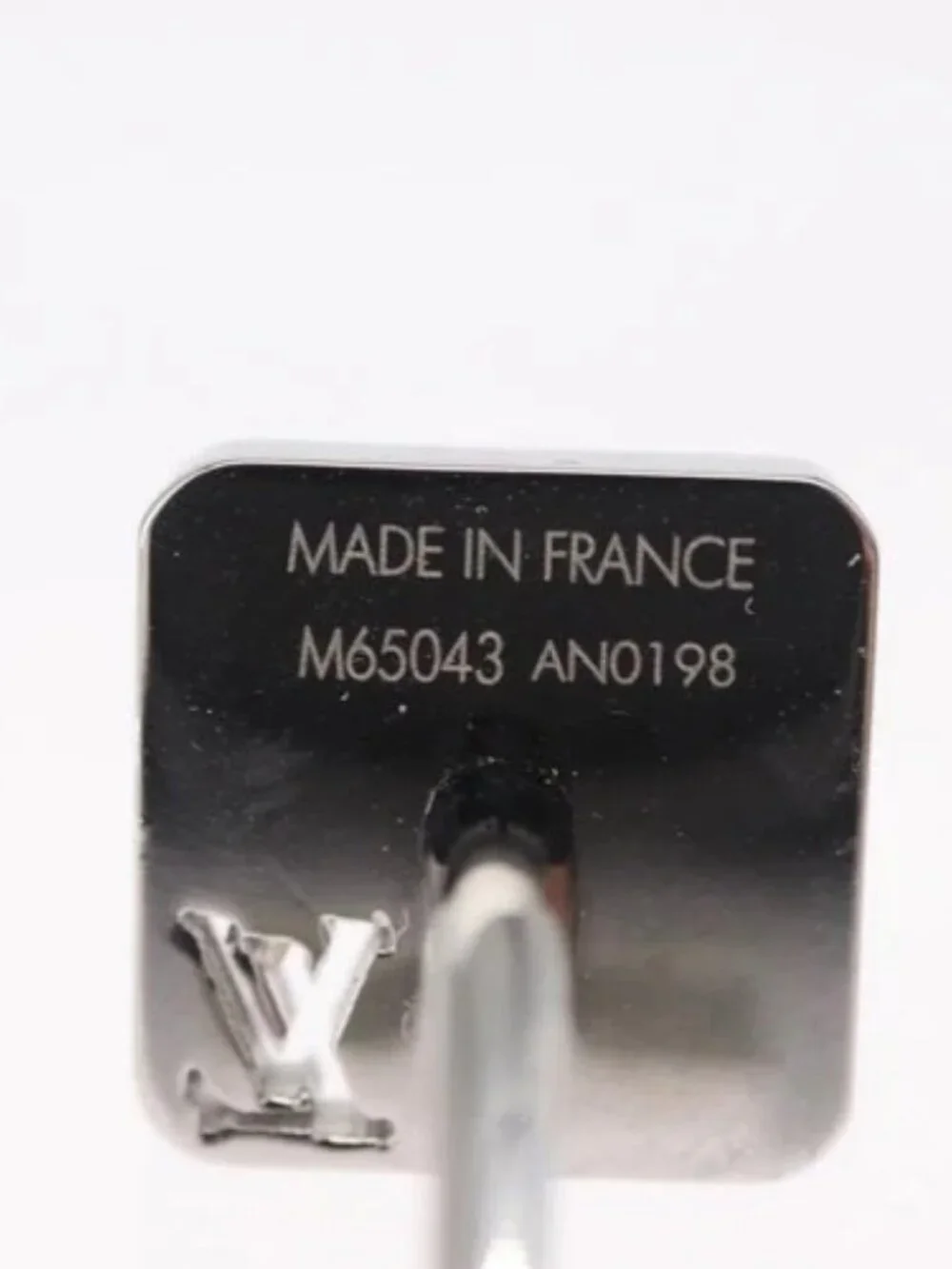 LOUIS VUITTON Bout Du Man Shet Champs Elysees Cuffs metal M65043 LV Auth ka1730V